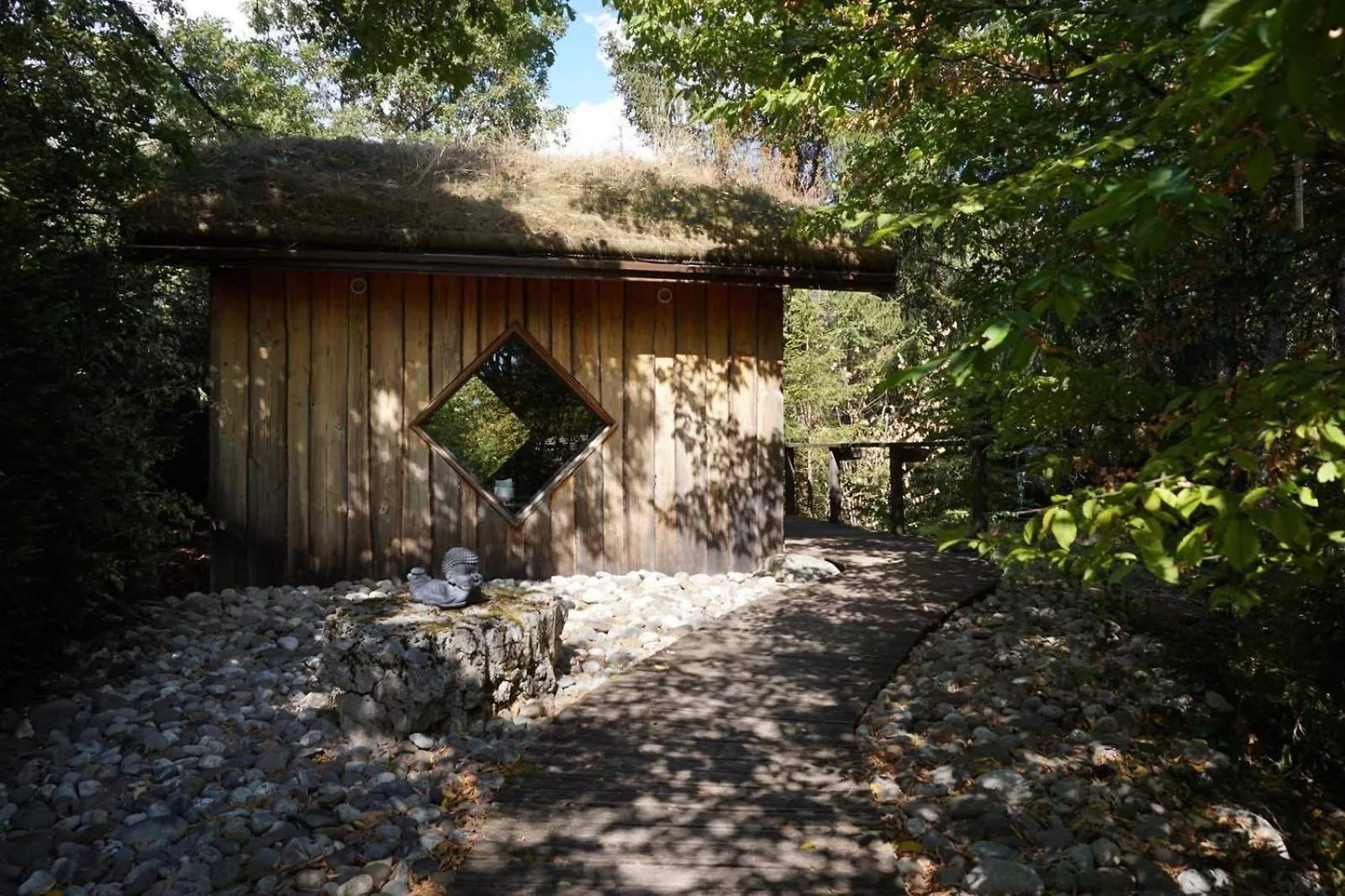 Luxury tent Chalet Toit Vegetalise Champfromier